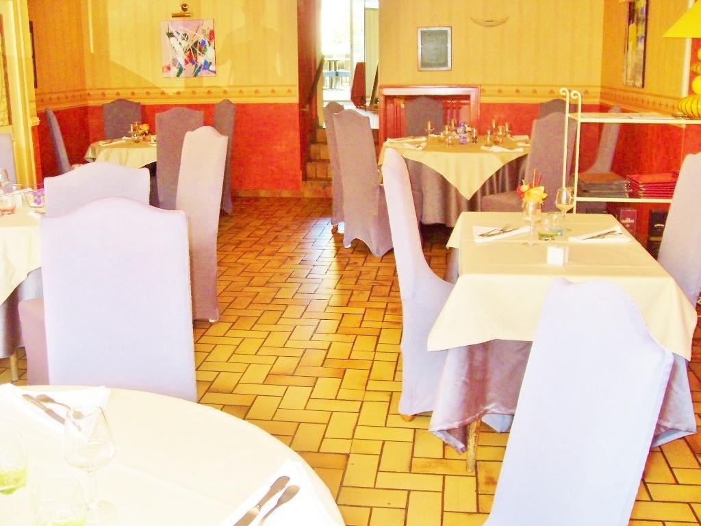 La Boule D'Or Hotell Bressuire Exteriör bild