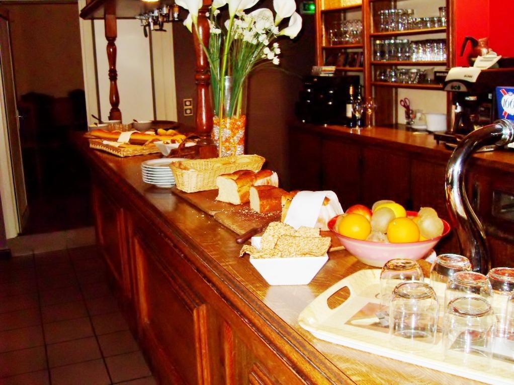 La Boule D'Or Hotell Bressuire Exteriör bild