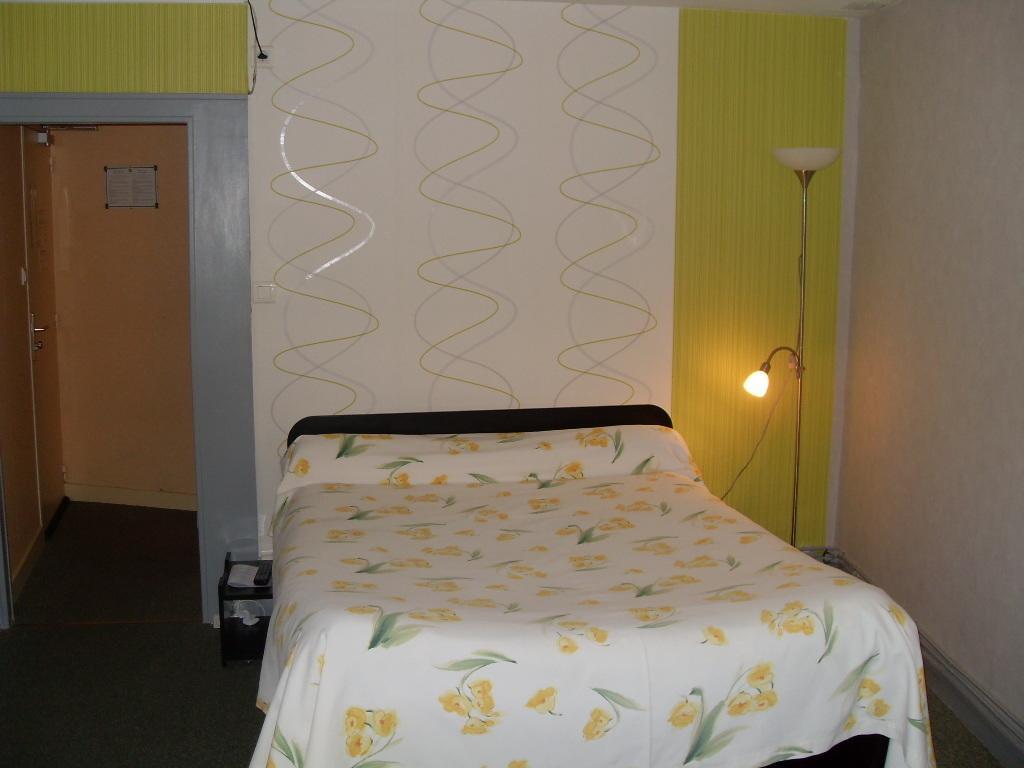 La Boule D'Or Hotell Bressuire Exteriör bild