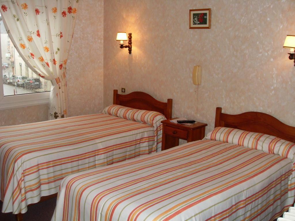 La Boule D'Or Hotell Bressuire Rum bild