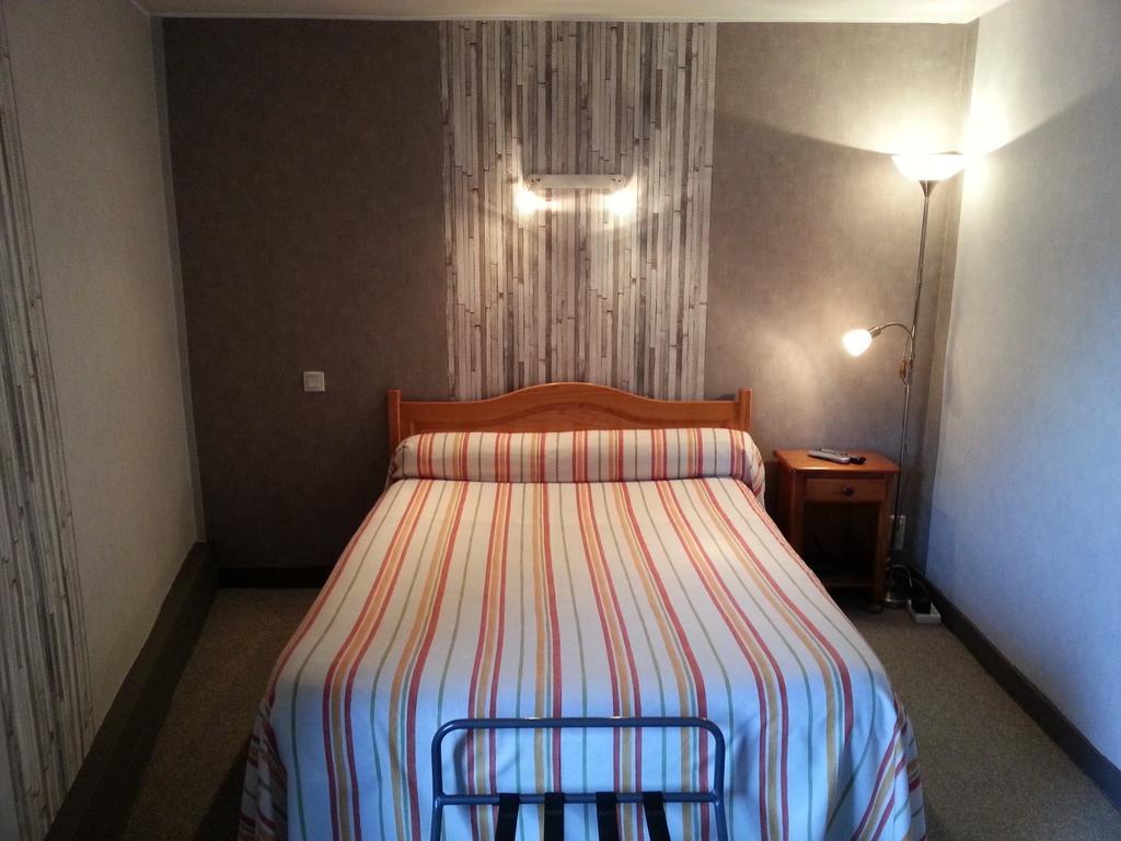 La Boule D'Or Hotell Bressuire Rum bild